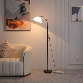 Luminária de Pedestal com Cúpula e Ajuste Articulado